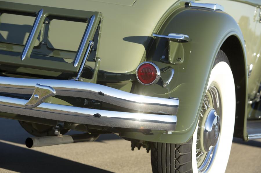 Chrysler CL Imperial Convertible Roadster by LeBaron 1932 года  (фото 13 из 26)
